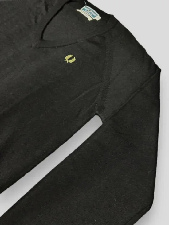 New Fred Perry Women's Classic V-Neck Sweater In Black - Picture 2 of 6